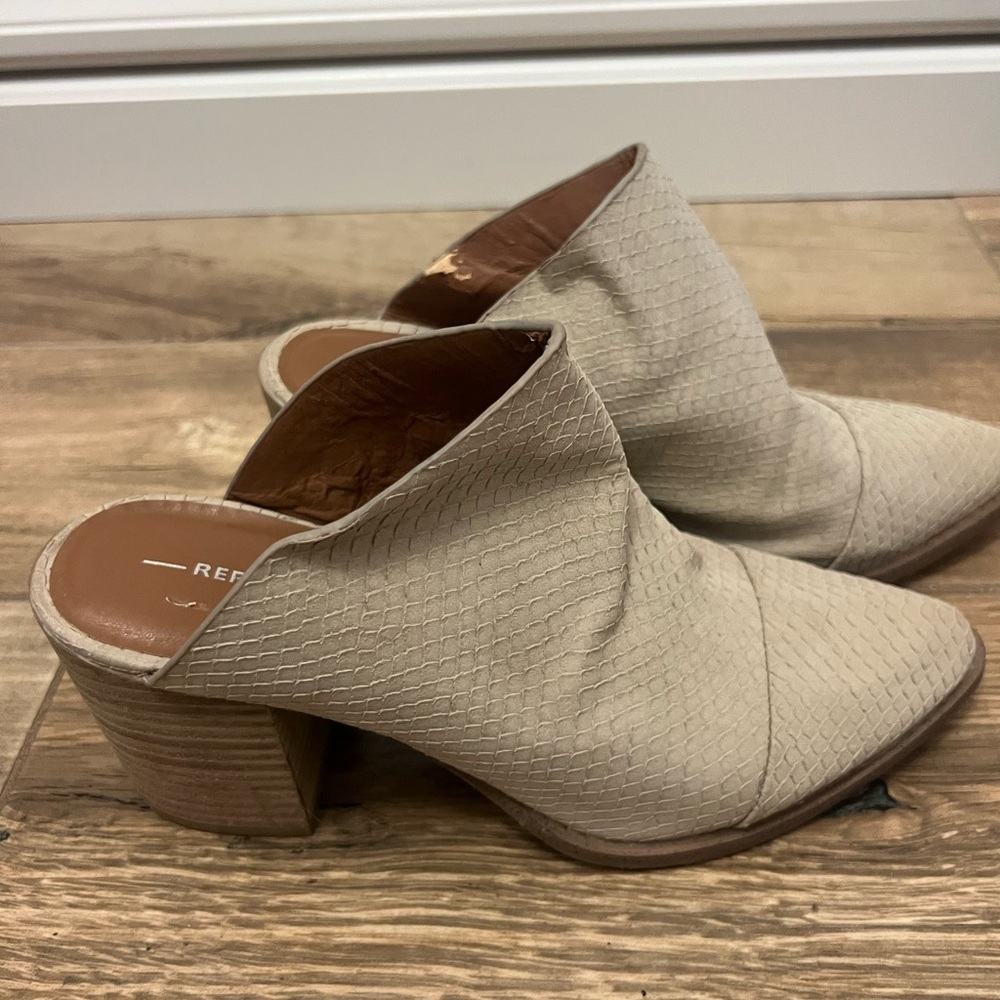 Report nude mules/heeled boots; size 6.5